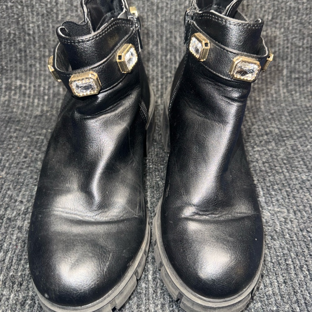 Madden NYC Black Ankle Boots with Gold Accents size 8 - Picture 4 of 6
